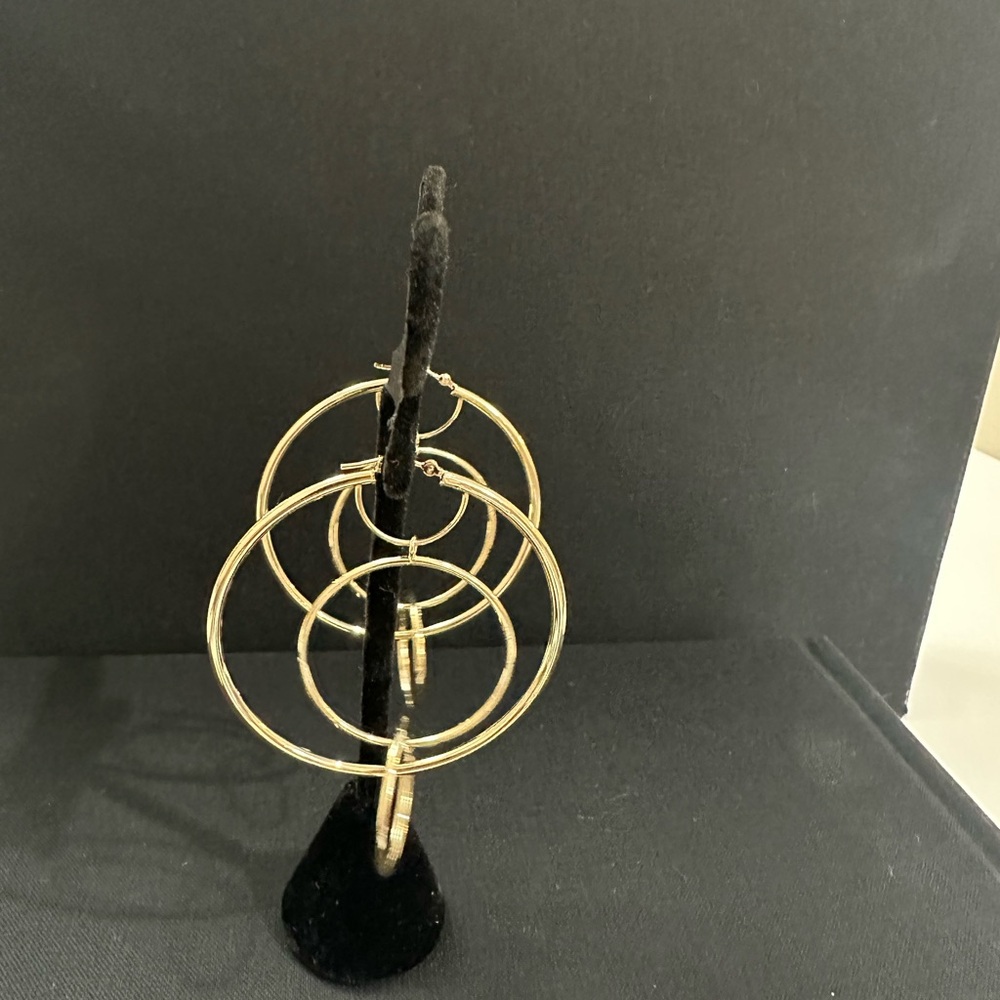 14K Gold Interlocking Hoop Earrings NEW